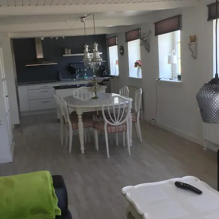 Ved Kongeaen Apartment